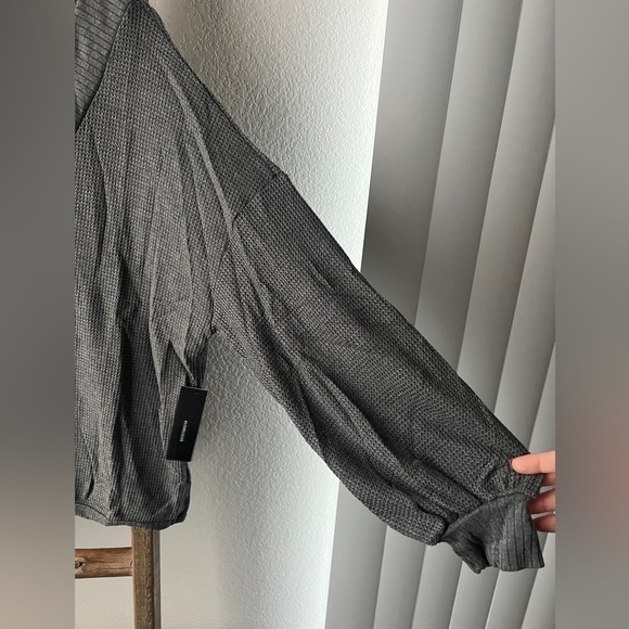 NWT - LULU’S GREY CASUAL BLOUSE - Picture 3 of 6